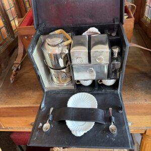 1905 English Car Picnic Set